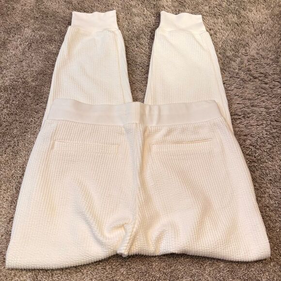 NWOT Club Monaco cream Casual Waffle Joggers small - Picture 4 of 6